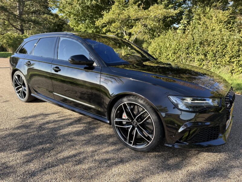 AUDI RS6 AVANT 4.0 TFSI QUATTRO V8 Bi-Turbo 560 PS