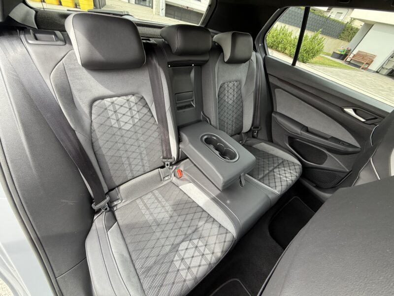 VW-GOLF VIII R-LINE 1.5 eTSI MILD HYBRID DSG7 150 PS